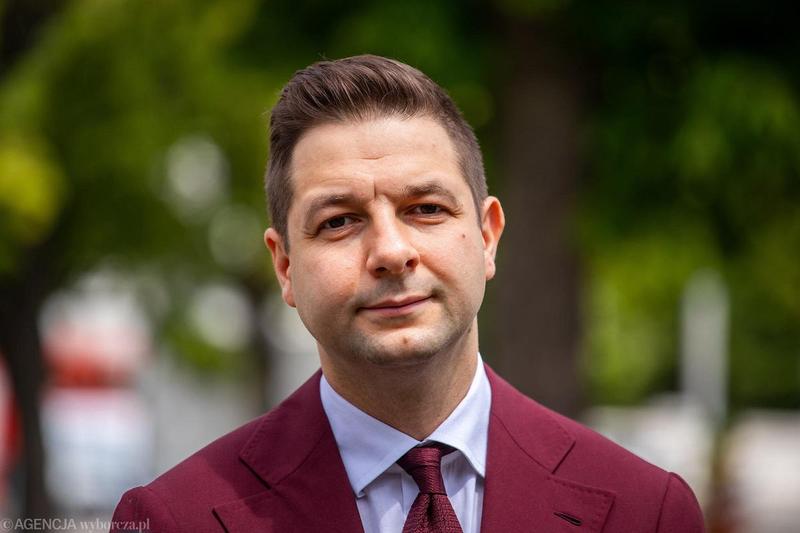 Dlaczego Patryk Jaki jest kluczowym graczem w polskich partiach politycznych?