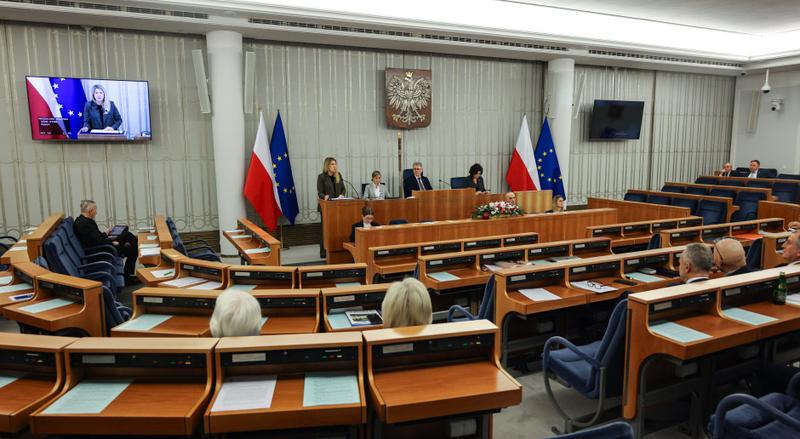 Wpływ opóźnień na gospodarkę