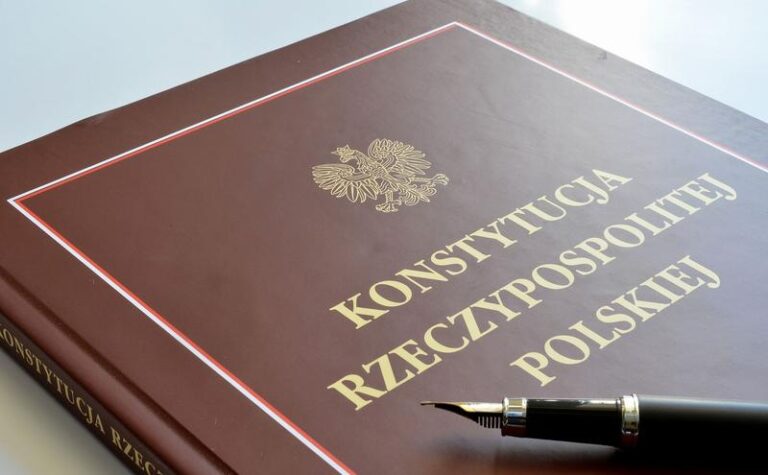 Jakie prawa i wolności oferuje nam konstytucja RP? Odkryj ich znaczenie w codziennym życiu.