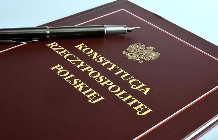 Ile stron liczy konstytucja RP? Odkryj jej tajemnice!