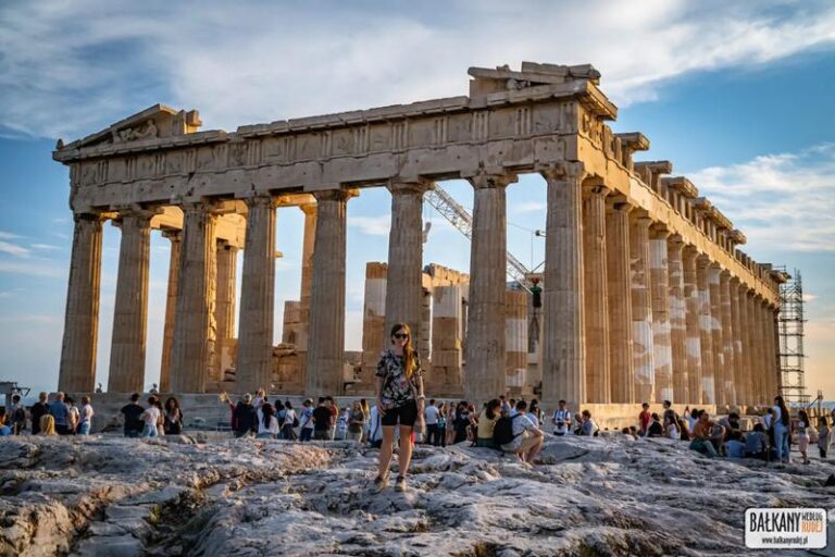 Tajemnice miejsca, gdzie narodziła się demokracja: historia Aten i jej wpływ na świat
